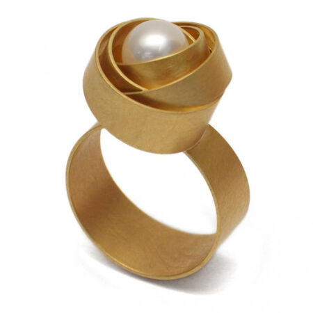 Ring „Rose“ in Gelbgold mit Perle